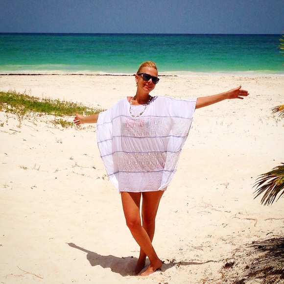 Suboo Size S/M blue white lace embroidered beach cover up short sleeve poncho - Picture 1 of 5